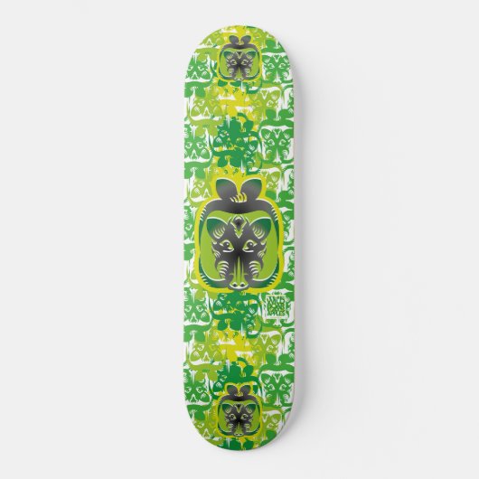 THE WILD BOAR EATS APPLES BY MASANSER SKATEBOARD (Vorderseite)