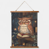 The Wise Owl's Midnight Library Wandteppich Mit Holzrahmen (Vorderseite)