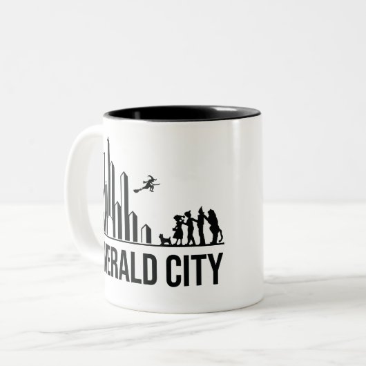 The Wizard of Oz Characters Emerald City Skyline Zweifarbige Tasse (Vorderseite Links)