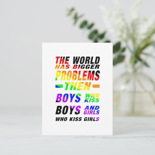 The World has bigger Problems | LGBTQ+ Pride Postkarte (Stehend Vorderseite)