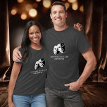 Theater Drama Club Gedeckter Thespianname T-Shirt<br><div class="desc">Dieses Design ist ideal für Theater- und Drama-Club-Liebhaber - mit seinen schwarz-weißen Komödien/Tragödien-Masken und zwei Zeilen Text nach Maß. Fügen Sie den Namen Ihres Schauspielers/Schauspielers und des Theaters oder des Theaters hinzu. Perfekt für ein Ende der Produktion gegossen oder Regisseur Geschenk!! Ändern Sie die Hintergrundfarbe, um Ihren Clubfarben zu entsprechen...</div>