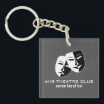 Theater-Drama-Verein maskiert kundenspezifischen Schlüsselanhänger<br><div class="desc">Dieser Entwurf ist für Theater-und Drama-Vereinenthusiasten groß - mit ihm ist Schwarzweiss-Komödien-/Tragödiemasken und 2 Linien kundenspezifischer Text. Addieren Sie Ihren Schauspieler-/Schauspielerinnamen und Theater- oder Dramavereinnamen. Vervollkommnen Sie für ein Ende der Produktionsform oder des Direktorngeschenks!! Ändern Sie die Hintergrundfarbe, um Ihre Vereinfarben zusammenzubringen - gerade Klicken "fertigt sie" und dann den...</div>