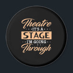 Theater ist es eine Bühne Schauspieler durch gehen Magnet<br><div class="desc">Theater ist es eine Bühne Schauspieler durch gehen</div>