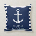 Themed nautischindividueller Name des Anker-| Kissen<br><div class="desc">Ein völlig kundengerechtes und des Spaßes Kissen mit einem einzigartigen Seethema.  Es kennzeichnet einen Anker,  der in der Mitte und in einer tiefen dennoch vibrierenden Marine und in einem weißen Farbschema zentriert wird.</div>
