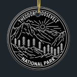 Theodore Roosevelt Nationalpark Monoline Keramik Ornament<br><div class="desc">Theodore Roosevelt Vektorgrafik Design. Der Park ist ein amerikanischer Nationalpark,  der drei geographisch getrennte Gebiete von Badlands im Western Nord-Dakota umfasst.</div>