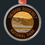 Theodore Roosevelt Nationalpark Retro erschüttert Ornament Aus Metall<br><div class="desc">Theodore Roosevelt Vektorgrafik Design. Der Park ist ein amerikanischer Nationalpark,  der drei geographisch getrennte Gebiete von Badlands im Western Nord-Dakota umfasst.</div>