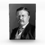 Theodore Roosevelt Teddy Präsident Republikaner Fotoblock<br><div class="desc">Der Junge, Theodore, war eine zerbrechliche Sache, die oft durch den keuchenden Griff des Asthmas auf sein Bett beschränkt war. Doch in seinem Herzen verbrannte ein feuriger Geist, eine Sehnsucht nach Abenteuer und ein Leben lebte voll und ganz. Sein Vater, ein weiser und geduldiger Mann, ermutigte den jungen Teddy, seine...</div>