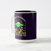 Theoretiker des alten Astronauten sagen ja Alien T Zweifarbige Tasse (Vorderseite Links)