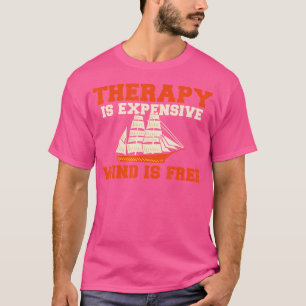 Therapie ist teuer Wind ist kostenlos Bootskapitän T-Shirt