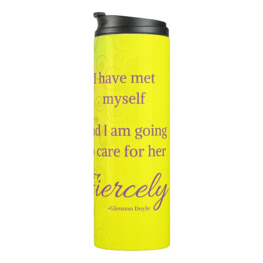 Thermal Tumbler mit Carysse x Glennon Doyle Image Thermosbecher (Nach rechts gedreht)