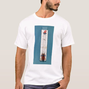 Thermometer übergestiegen mit einer phrygian Mütze T-Shirt