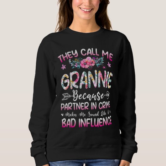 They Call Me Grannie Because Partner In Crime Moth Sweatshirt (Vorderseite)