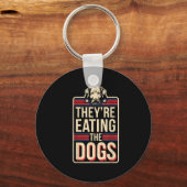 They're Eating The Dogs Funny Quote For Men Women Schlüsselanhänger (Vorderseite)