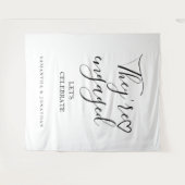 They're engages welcome sign Modern engagement  Wandteppich (Vorderseite (Horizontal))