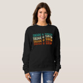 Thicc And Tired Women Apparel Retro Groovy Sweatshirt (Vorne ganz)