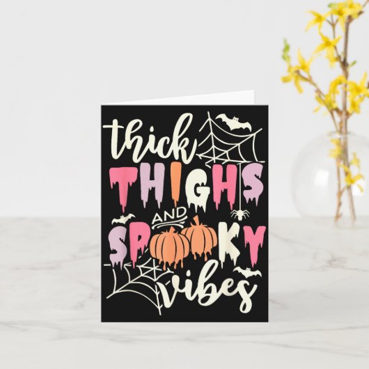 Thick Thighs And Soky Vibes Retro Groovy Halloween Karte (Gelbe Blume)