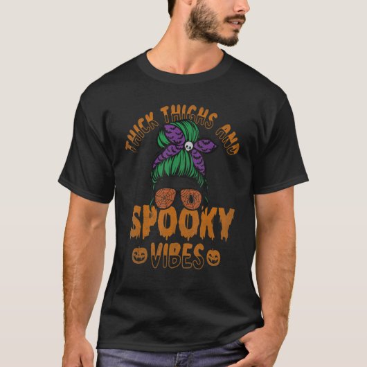 Thick Thighs And Spooky Vibes Messy Bun Skull Witc T-Shirt (Vorderseite)