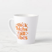 Thick Thighs Fall Vibes Milchtasse (Linke Ecke)