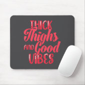 Thick Thighs Fun Tee For Fat Persons - Black, Plus Mousepad (Mit Mouse)