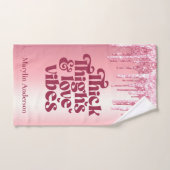 THICK THIGHS & LIEBE VIBES VALENTINES GLITZER TROP BADHANDTUCH SET (Handtuch)