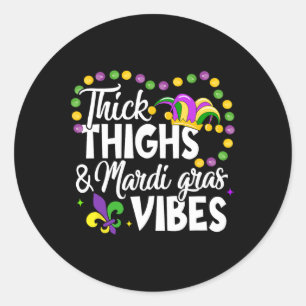 Thick Thighs Mardi Gras Vibes Lilie Mardi G Runder Aufkleber