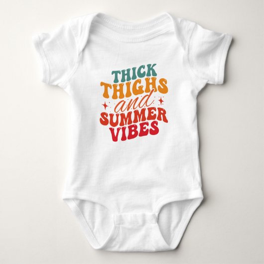Thick Thighs & Summer Vibes Beach Lebensmittelgesc Baby Strampler (Vorderseite)