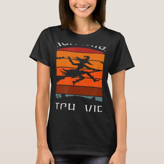 Thick Thighs Witch Vibes Halloween T-Shirt (Vorderseite)