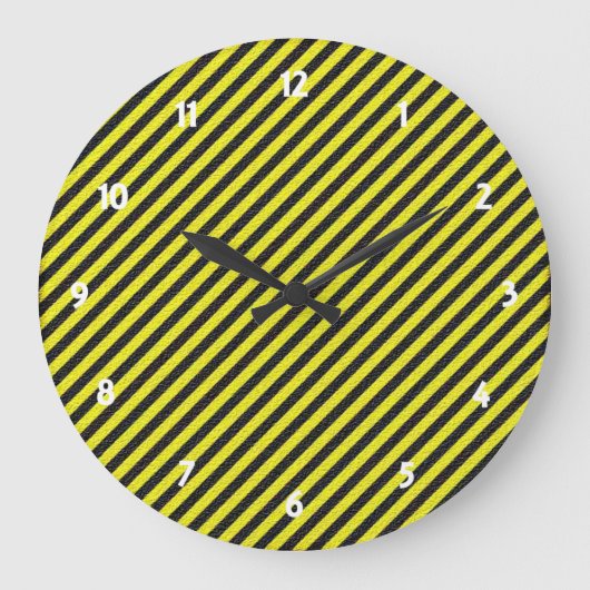 Thin Black and Yellow Diagonal Stripes Große Wanduhr (Vorderseite)