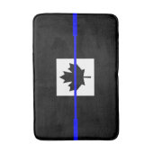 Thin Blue Line Akzent auf kanadischer Flagge Badematte (Vorderseite Vertikal)