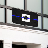 Thin Blue Line auf kanadischem Flaggendesign Banner (Äußeres Gebäude)