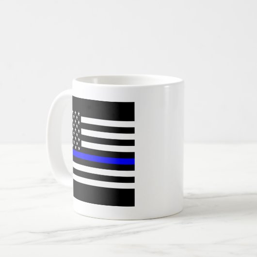 Thin Blue Line Graphic auf einer US-amerikanischen Kaffeetasse (Vorderseite Links)