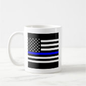 Thin Blue Line Graphic auf einer US-amerikanischen Kaffeetasse (Links)