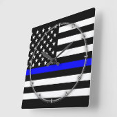 Thin Blue Line Graphic auf einer US-amerikanischen Quadratische Wanduhr (Winkel)
