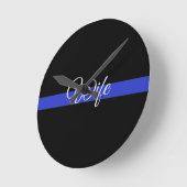 Thin Blue Line: Polizeiliche Ehefrau Runde Wanduhr (Winkel)