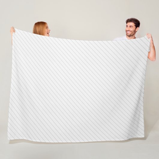 Thin Diagonal Lines Fleecedecke (Beispiel)