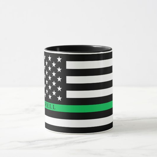 Thin Green Line Styling American Flag Individuelle Tasse (Zentrum)