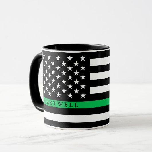 Thin Green Line Styling American Flag Individuelle Tasse (Vorderseite Links)