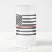Thin Red Line Flag: Feuerwehrheldengedächtnis Mattglas Bierglas (Mittel)