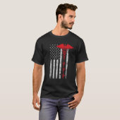Thin Red Line USA Flag Heartbeat Nurse T T-Shirt (Vorne ganz)