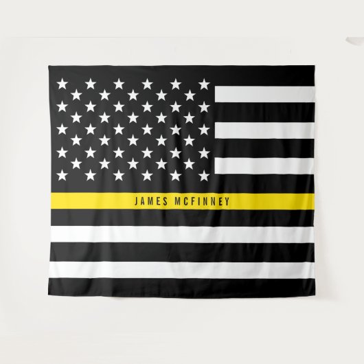 Thin Yellow Line American Flag Monogramm Wandteppich (Vorderseite (Horizontal))