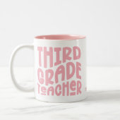 Third Grade Teacher Pink Typography Zweifarbige Tasse (Links)