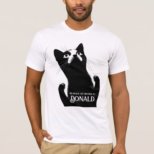 This Black Cat Belongs to [Name] – Personalized T-Shirt (Vorderseite)