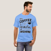 This coffee is making me awesome family T-Shirt (Vorne ganz)