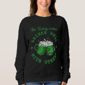 This Factory worker Drinks Well With Others St Pat Sweatshirt (Vorderseite)