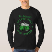 This Fishmonger Drinks Well With Others St Patrick T-Shirt (Vorderseite)
