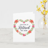 This Girl Is Retired Est 2026 Floral Retirement Wo Karte (Gelbe Blume)