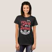 This Girl Runs on Jesus and Baton Twirling  5 T-Shirt (Vorne ganz)