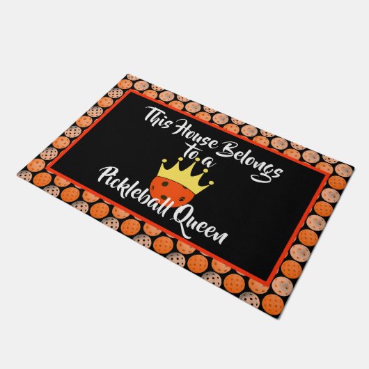 This House Belongs to a Pickleball Queen - Orange Fußmatte (Schrägansicht)