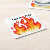 "This is fine" (schwarz + fire and flames) Rechteckiger Pappuntersetzer (angewinkelt)