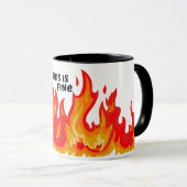 "This is fine" (schwarz + fire and flames) Tasse (VorderseiteRechts)